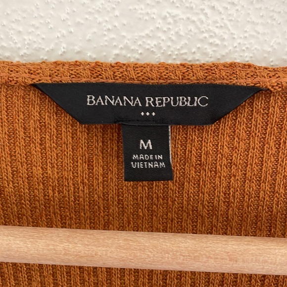 Banana Republic women’s long sleeve rib knit top faux wrap front | size M - Picture 2 of 8